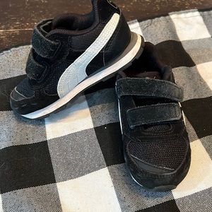 Black Puma Sneakers size 6 for toddler